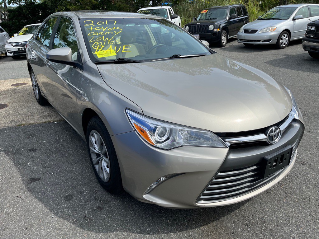 2017 Toyota Camry Image 5