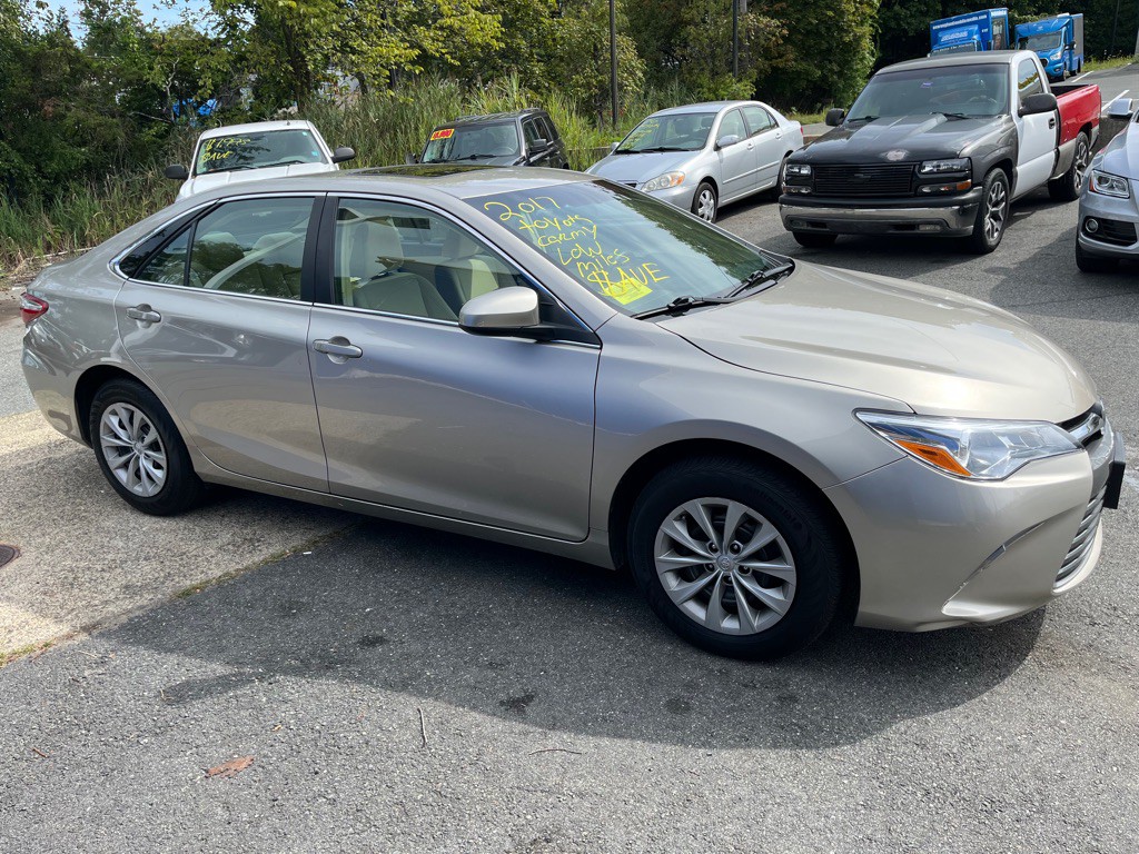 2017 Toyota Camry Image 6