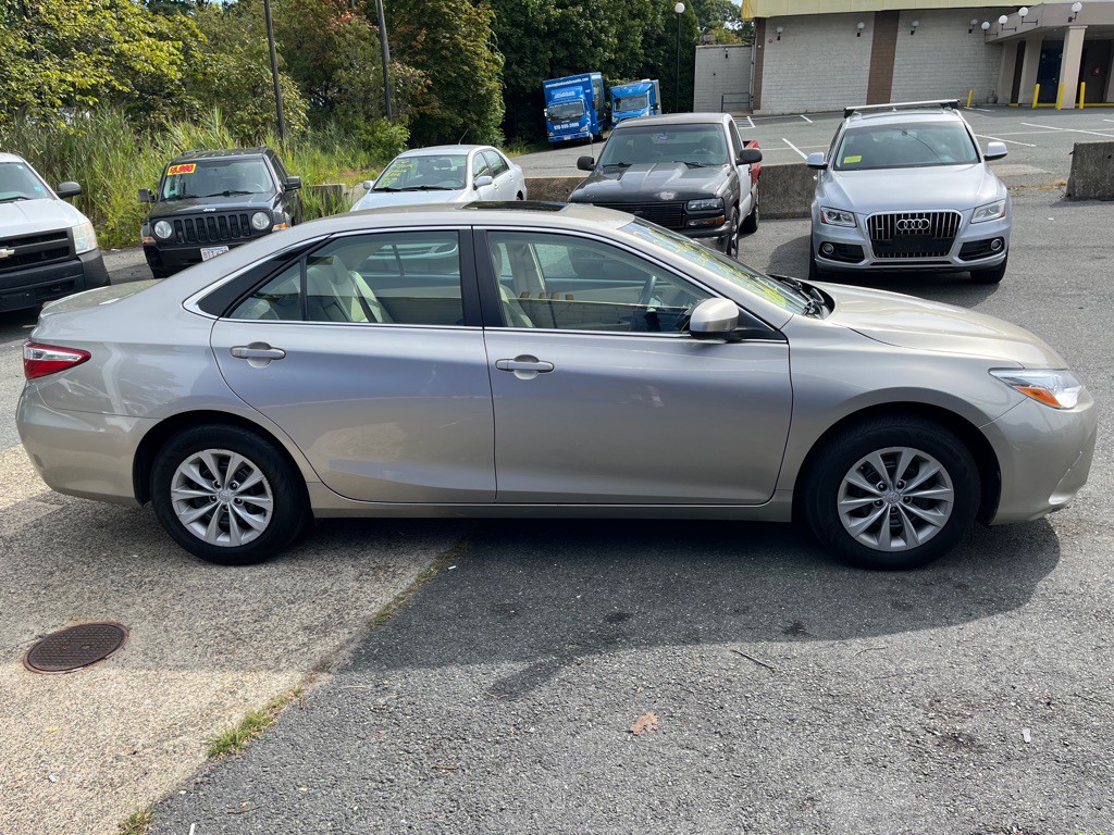 2017 Toyota Camry Image 7