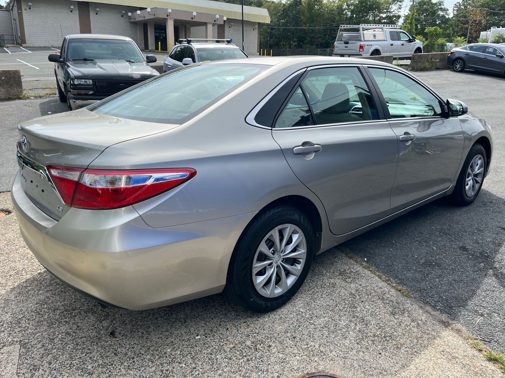 2017 Toyota Camry Image 8