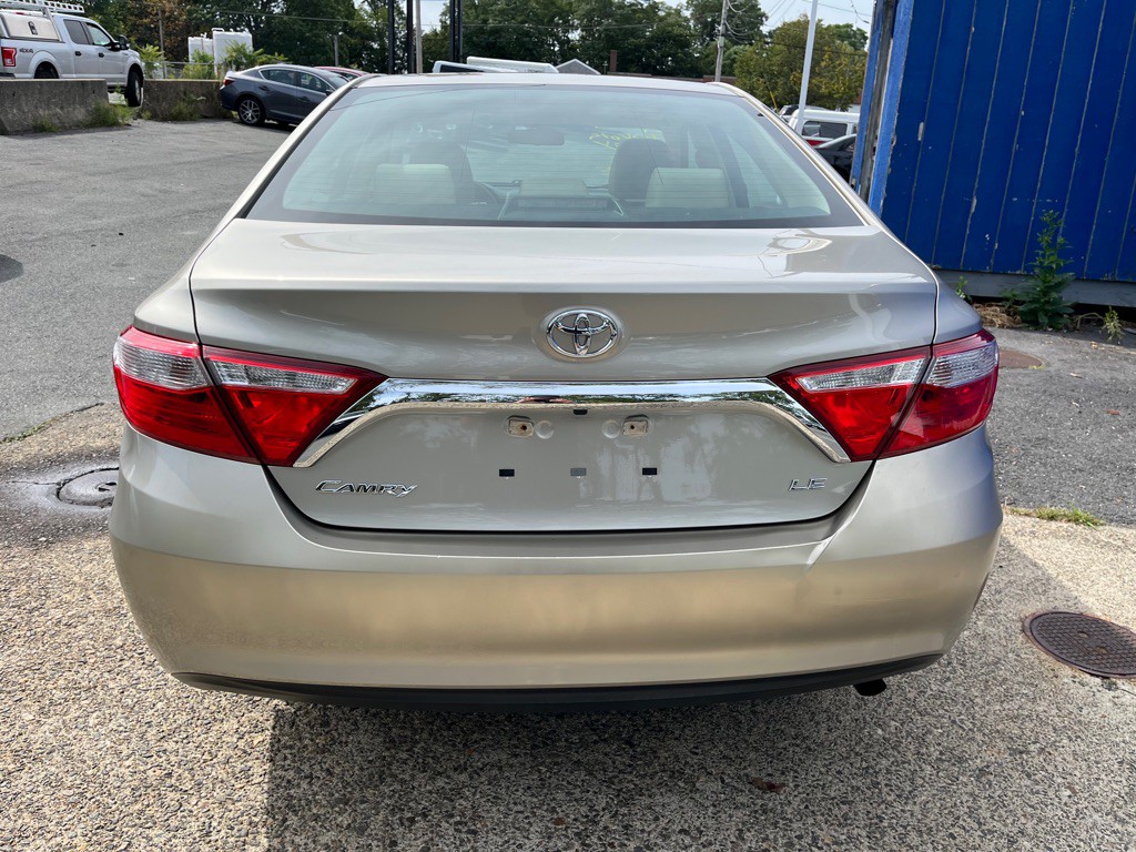 2017 Toyota Camry Image 9