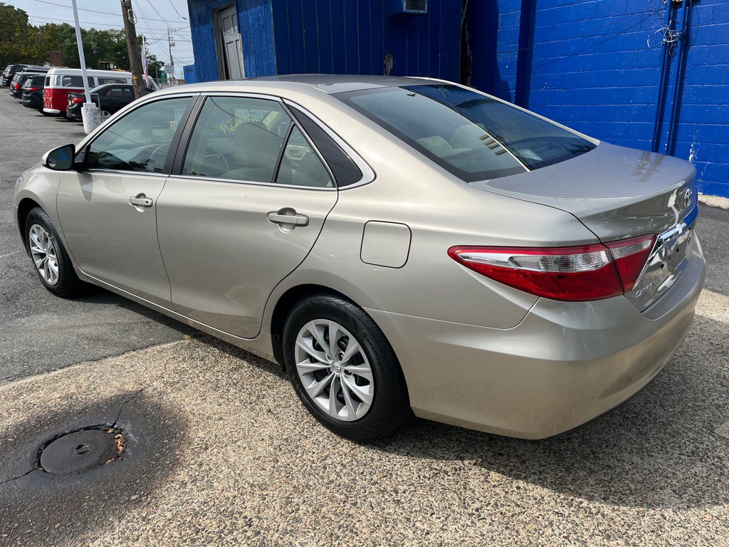 2017 Toyota Camry Image 10