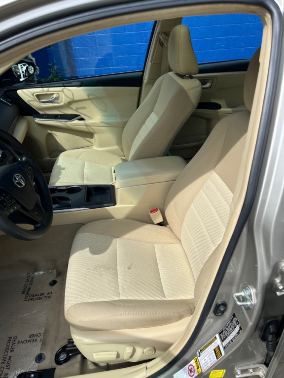 2017 Toyota Camry Image 11