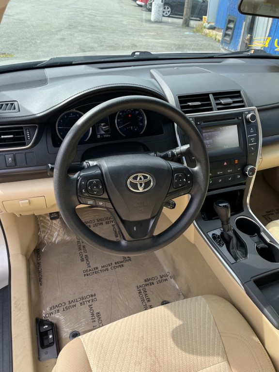 2017 Toyota Camry Image 12