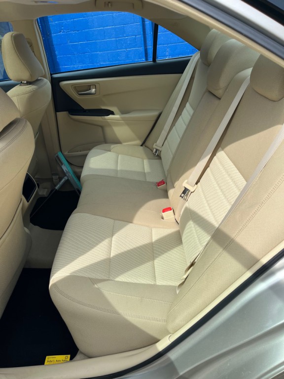 2017 Toyota Camry Image 14