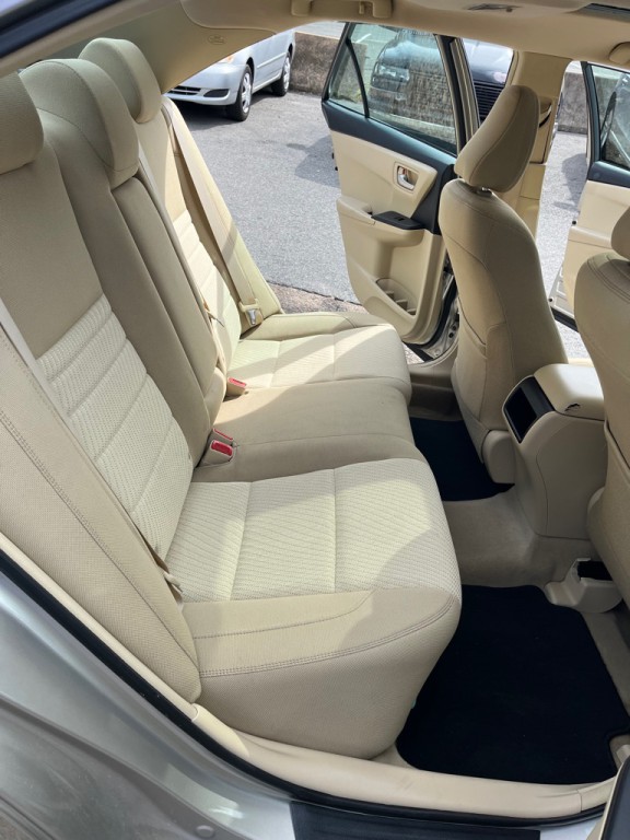 2017 Toyota Camry Image 15
