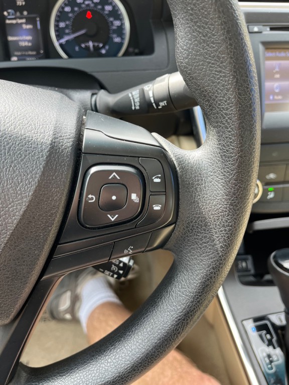 2017 Toyota Camry Image 21