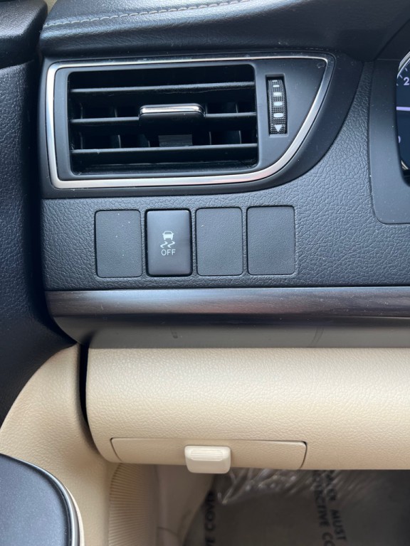 2017 Toyota Camry Image 22