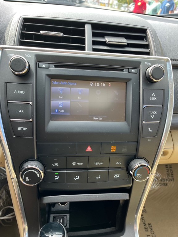 2017 Toyota Camry Image 24
