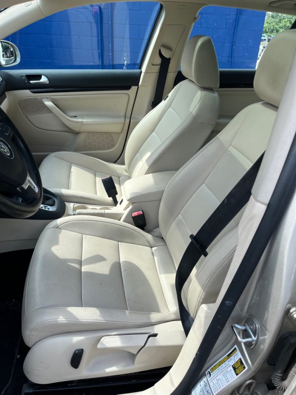2013 Volkswagen Jetta Image 11