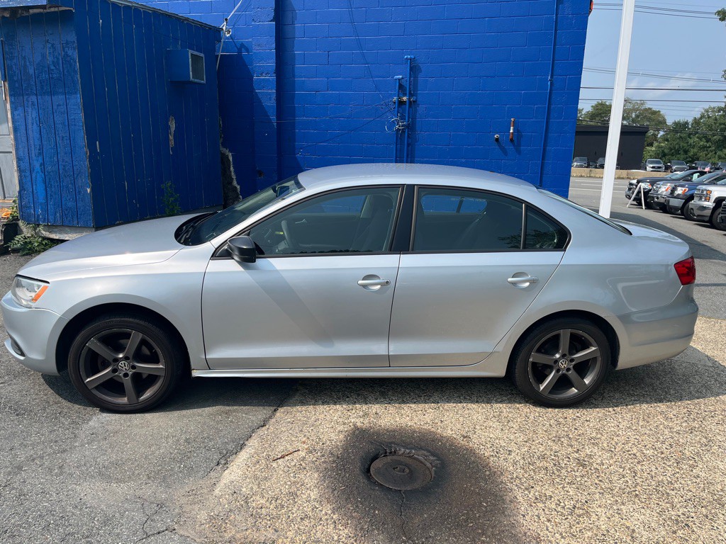 2013 Volkswagen Jetta Image 2