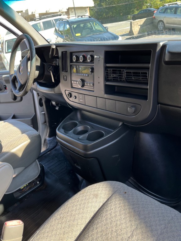 2013 GMC Savana Image 16