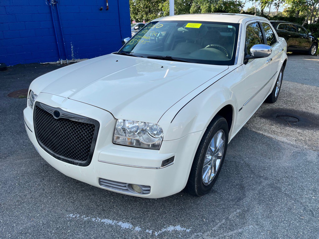 2010 Chrysler 300 Image 3