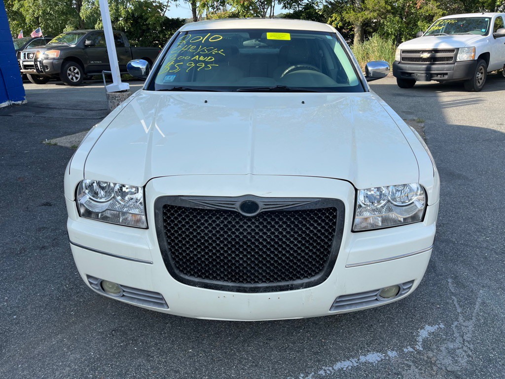 2010 Chrysler 300 Image 4