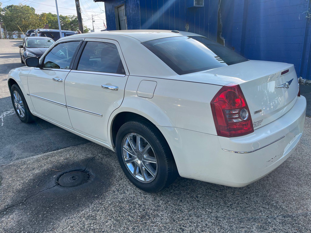 2010 Chrysler 300 Image 10