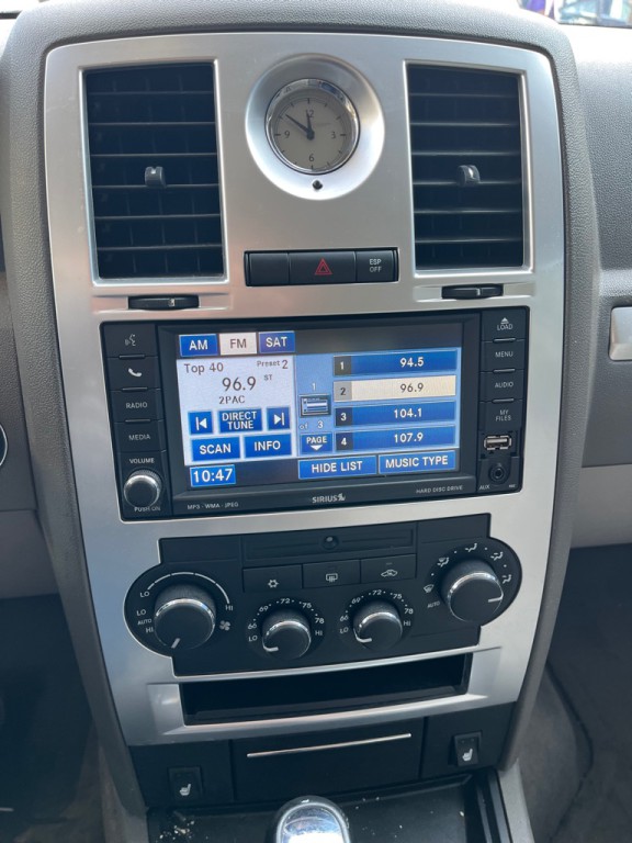 2010 Chrysler 300 Image 21
