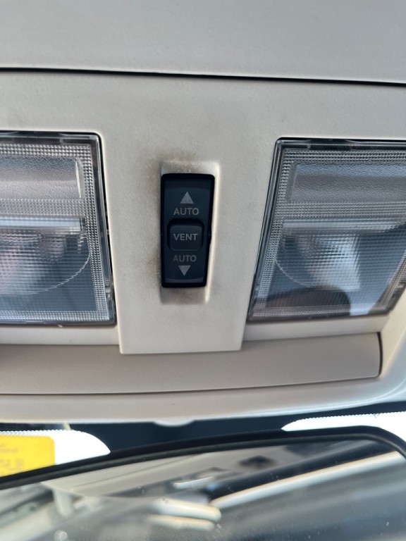 2010 Chrysler 300 Image 26