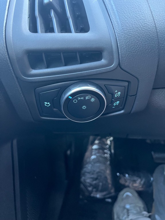 2016 Ford Focus Image 21