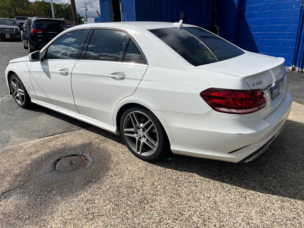 2016 Mercedes-Benz E-Class Image 9