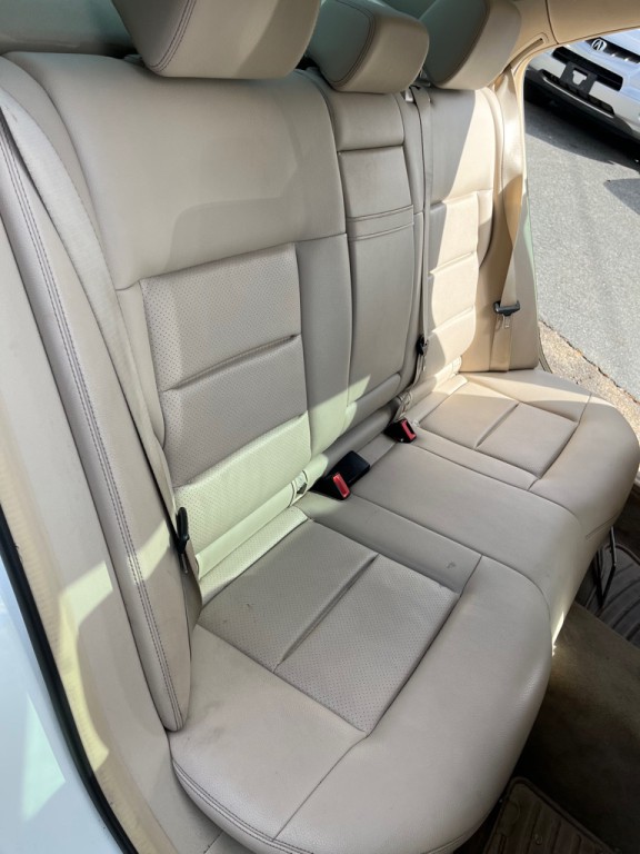2016 Mercedes-Benz E-Class Image 12