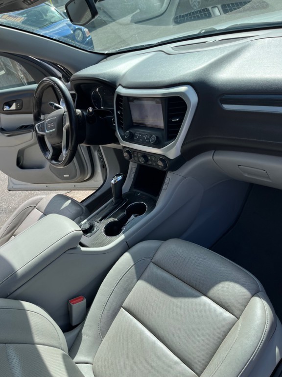 2017 GMC Acadia Image 17