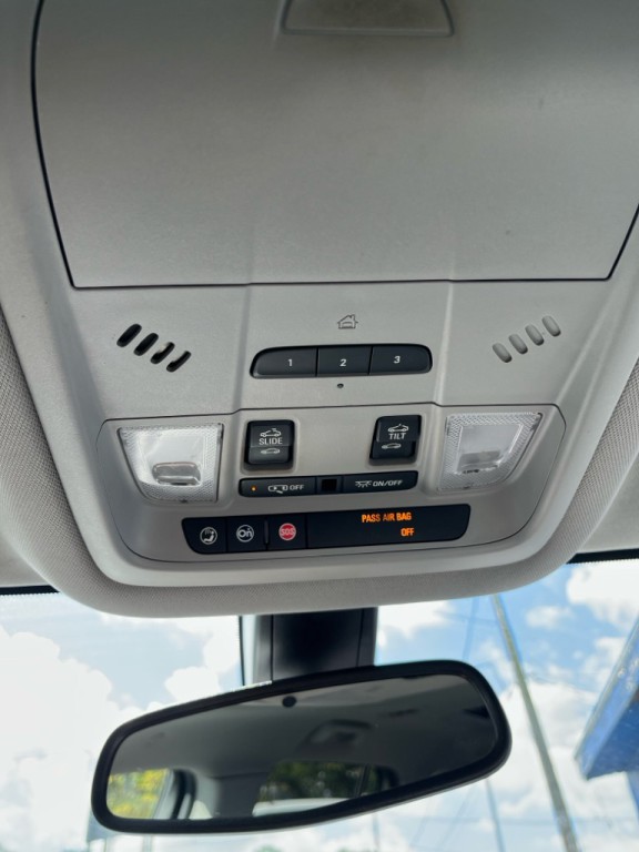 2017 GMC Acadia Image 28