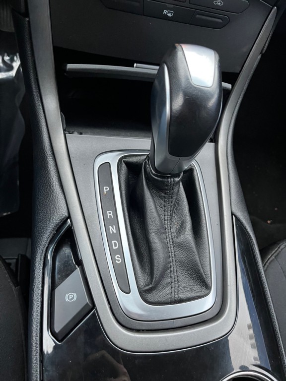 2017 Ford Edge Image 44