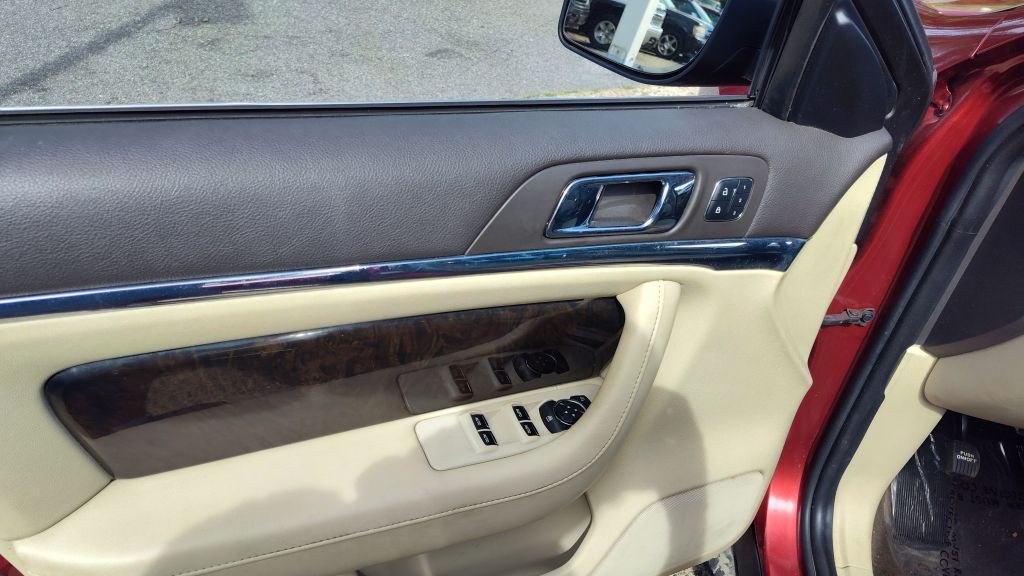 2015 Lincoln MKS Image 14