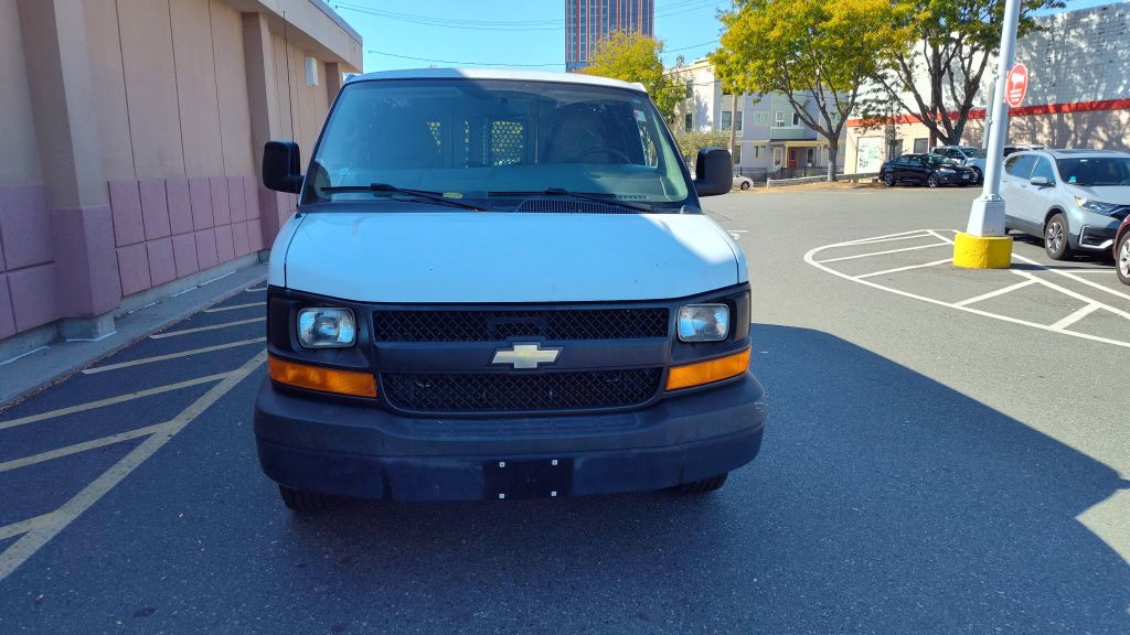 2014 Chevrolet Express Image 3