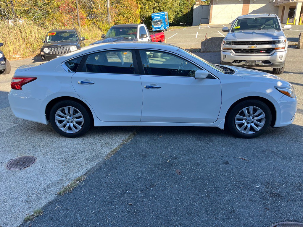 2017 Nissan Altima Image 7