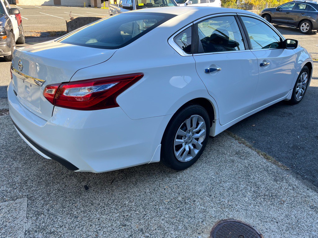 2017 Nissan Altima Image 8