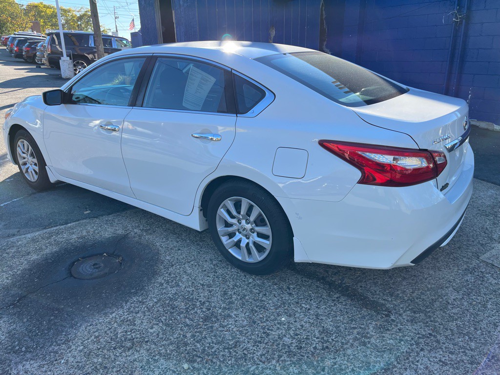 2017 Nissan Altima Image 9
