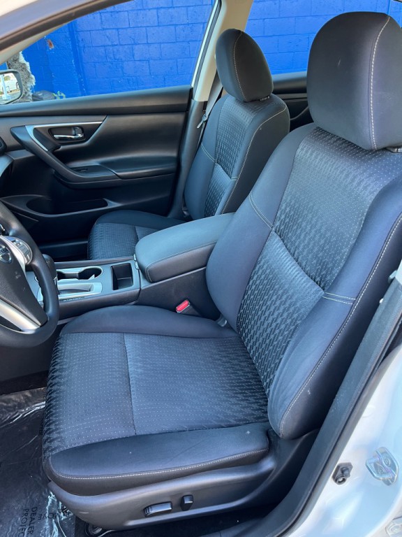 2017 Nissan Altima Image 10