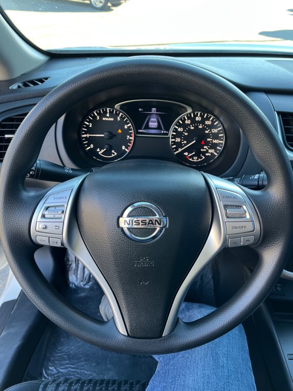 2017 Nissan Altima Image 16