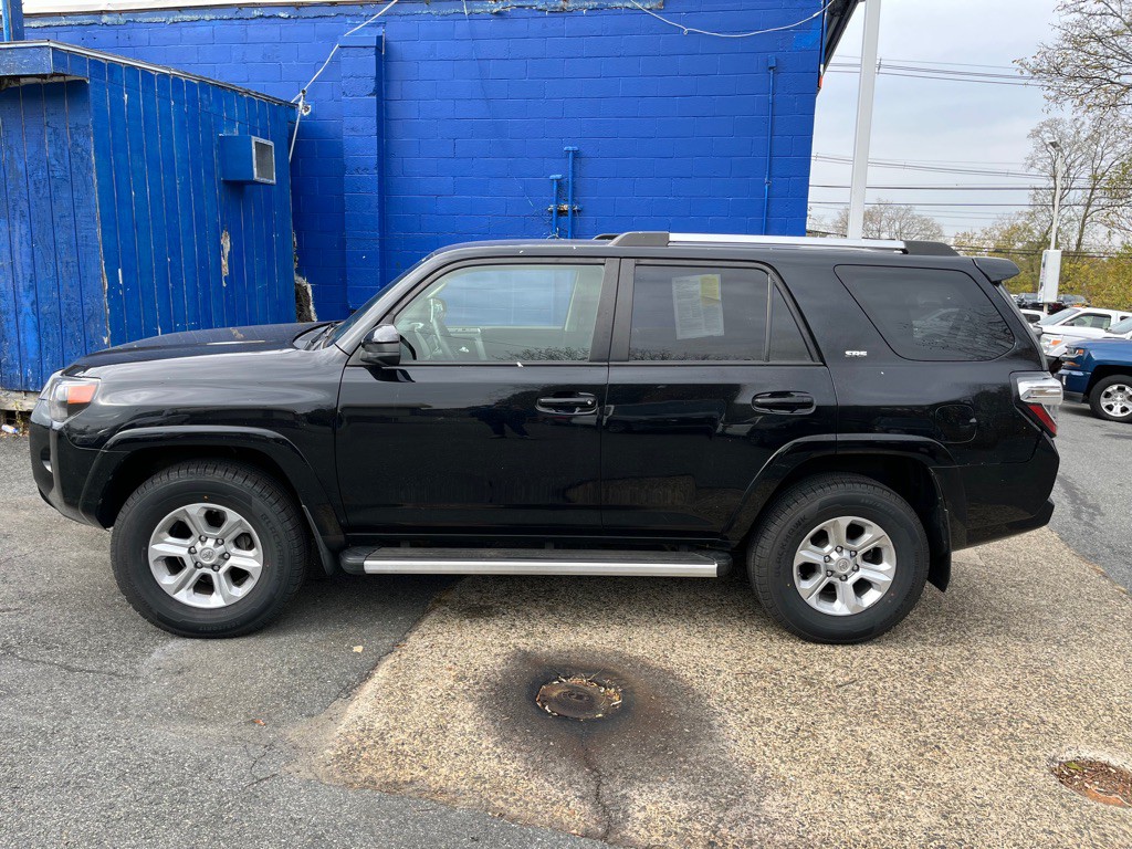 2021 Toyota 4Runner Image 2