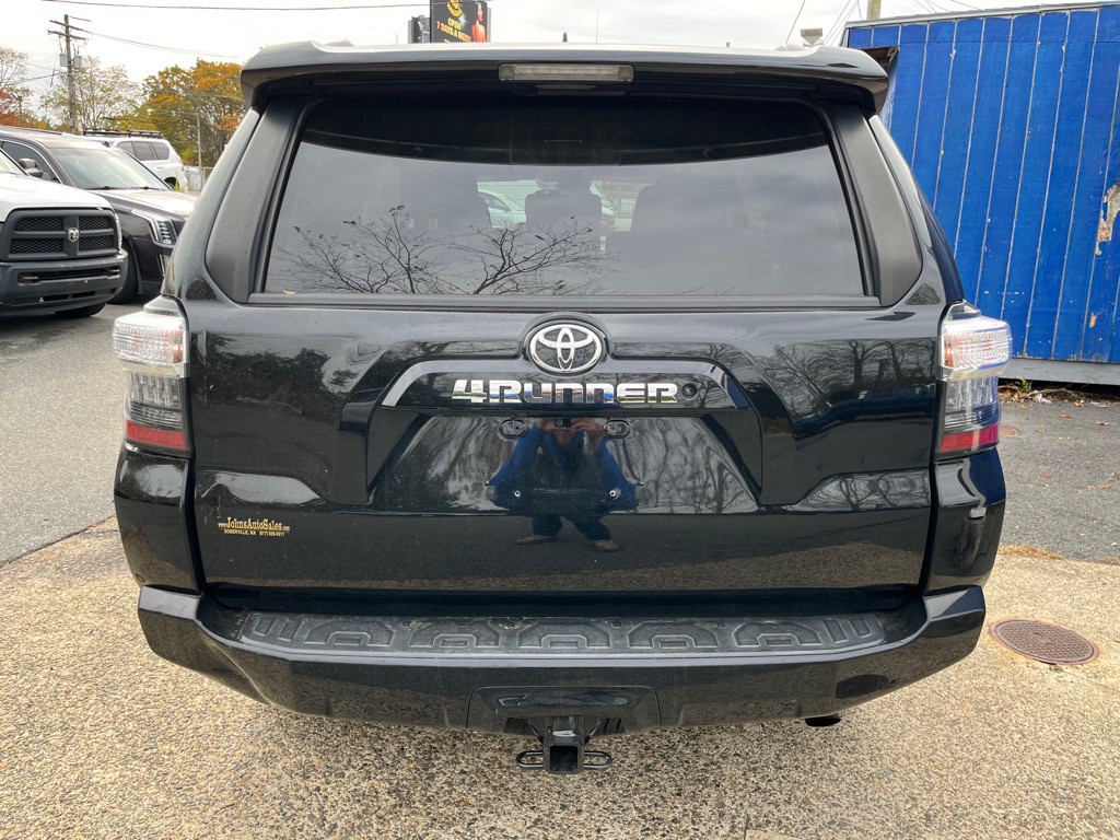 2021 Toyota 4Runner Image 9