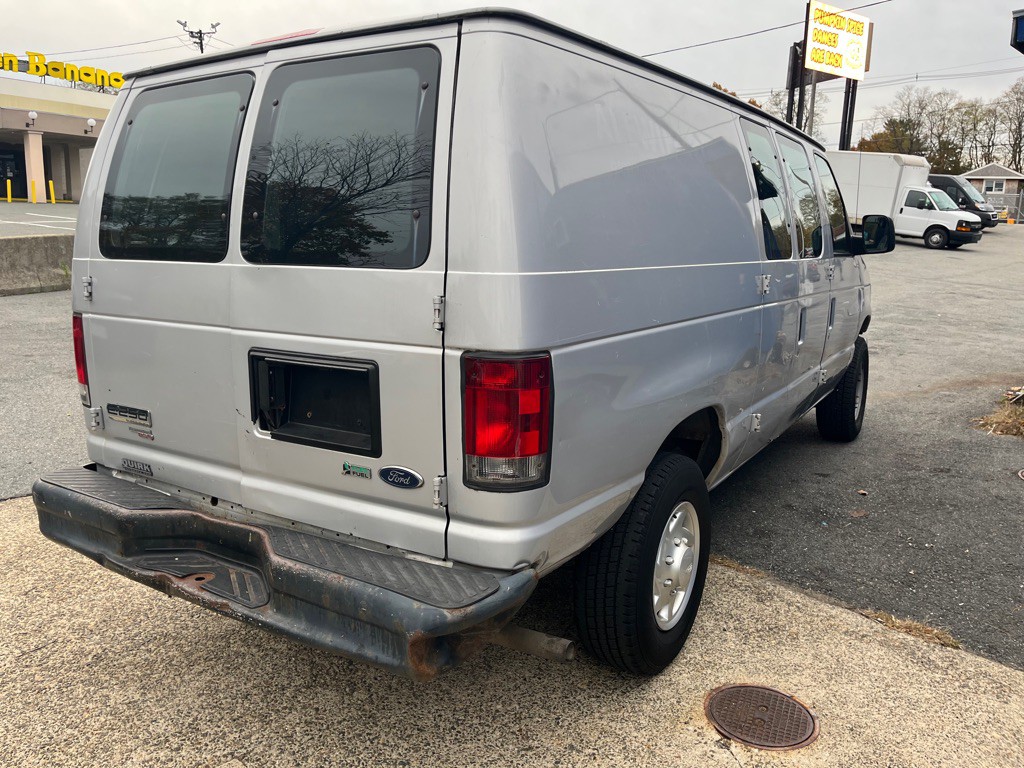 2011 Ford Econoline Image 7