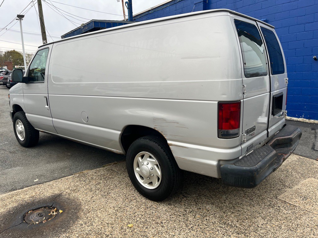 2011 Ford Econoline Image 8