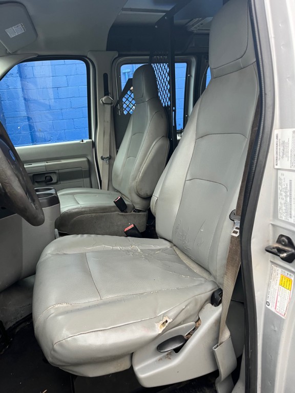 2011 Ford Econoline Image 9