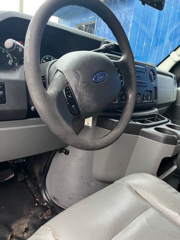 2011 Ford Econoline Image 10