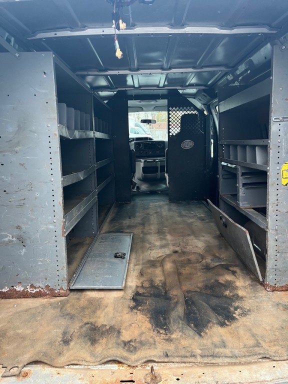 2011 Ford Econoline Image 11