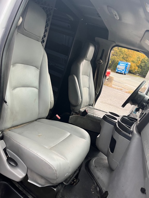 2011 Ford Econoline Image 12