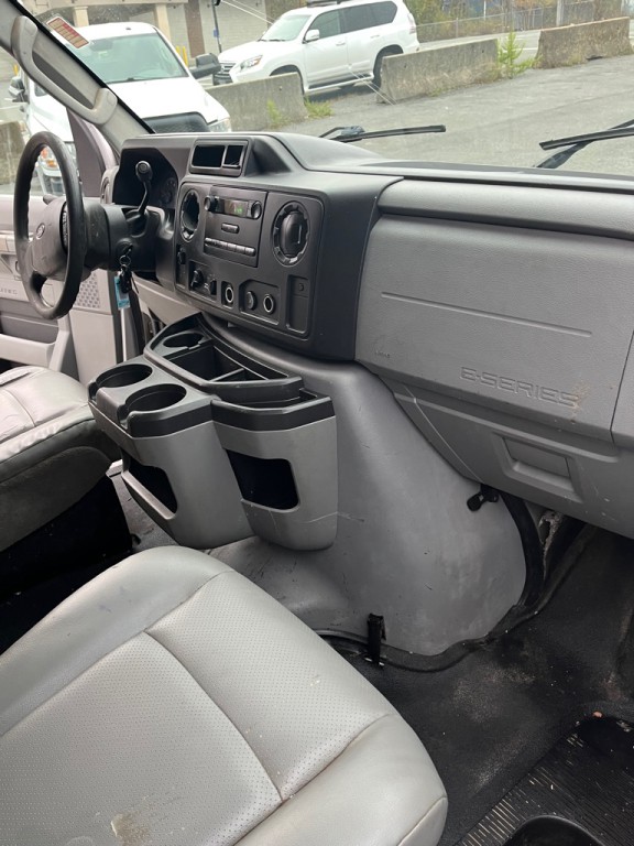 2011 Ford Econoline Image 13