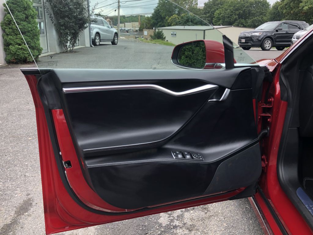 2017 Tesla Model S Image 16