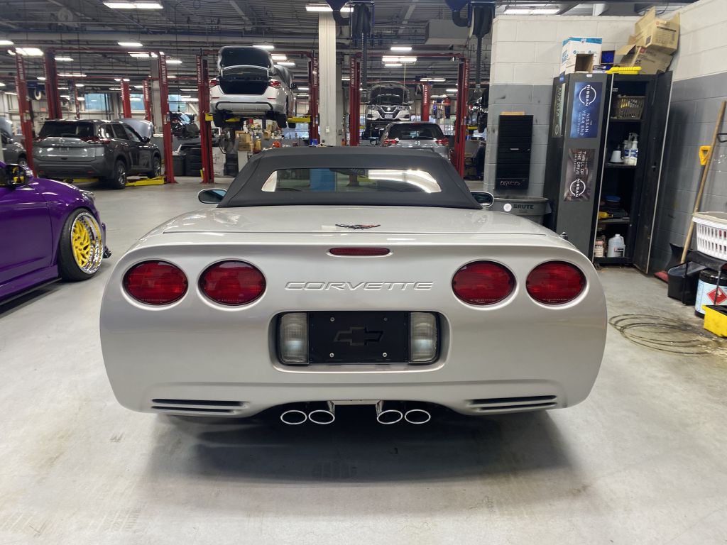2004 Chevrolet Corvette Image 12
