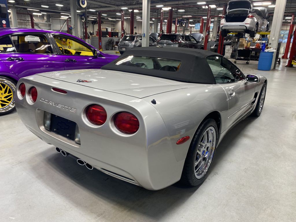 2004 Chevrolet Corvette Image 13