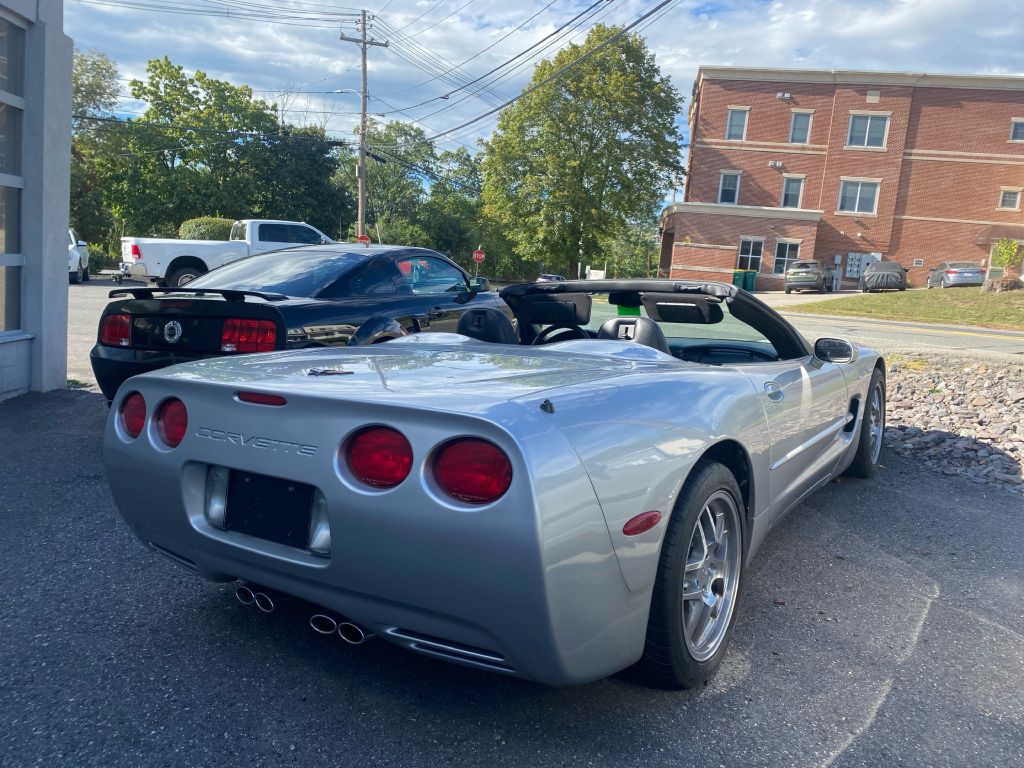 2004 Chevrolet Corvette Image 14