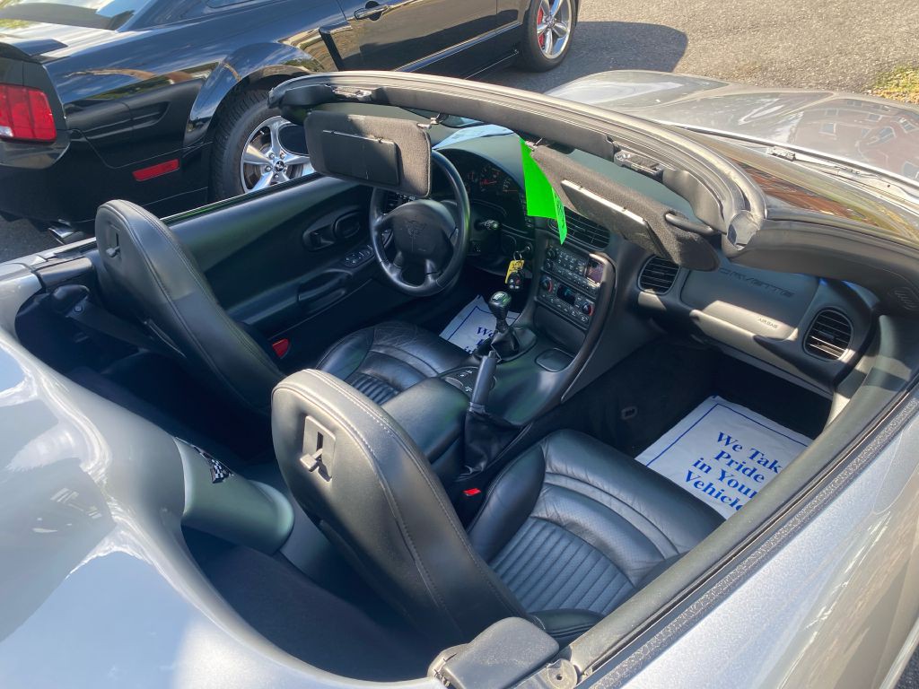 2004 Chevrolet Corvette Image 15