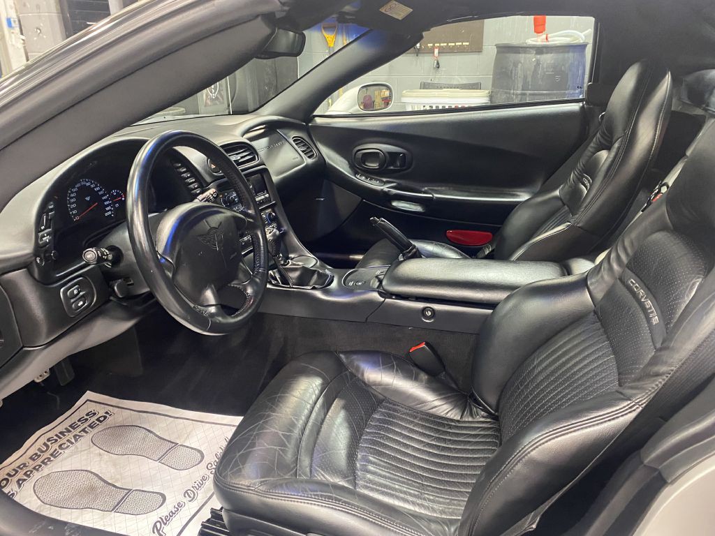2004 Chevrolet Corvette Image 19