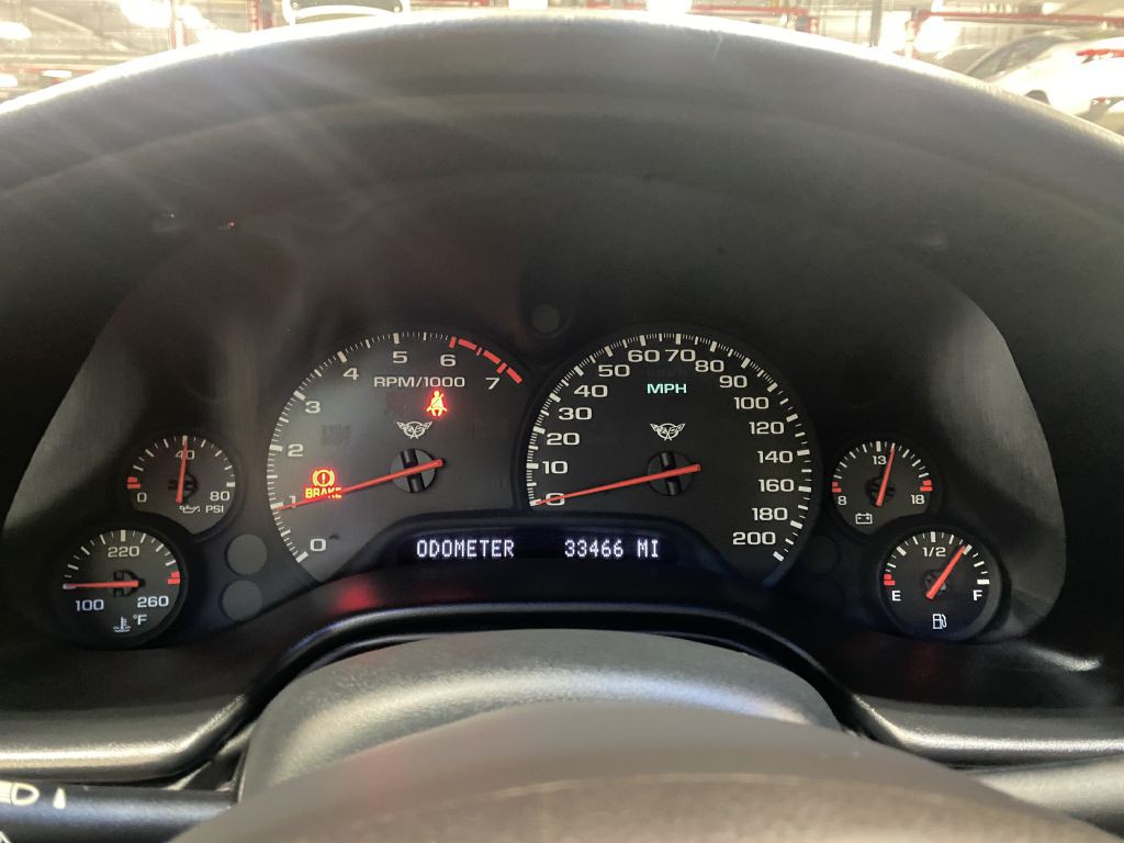 2004 Chevrolet Corvette Image 21
